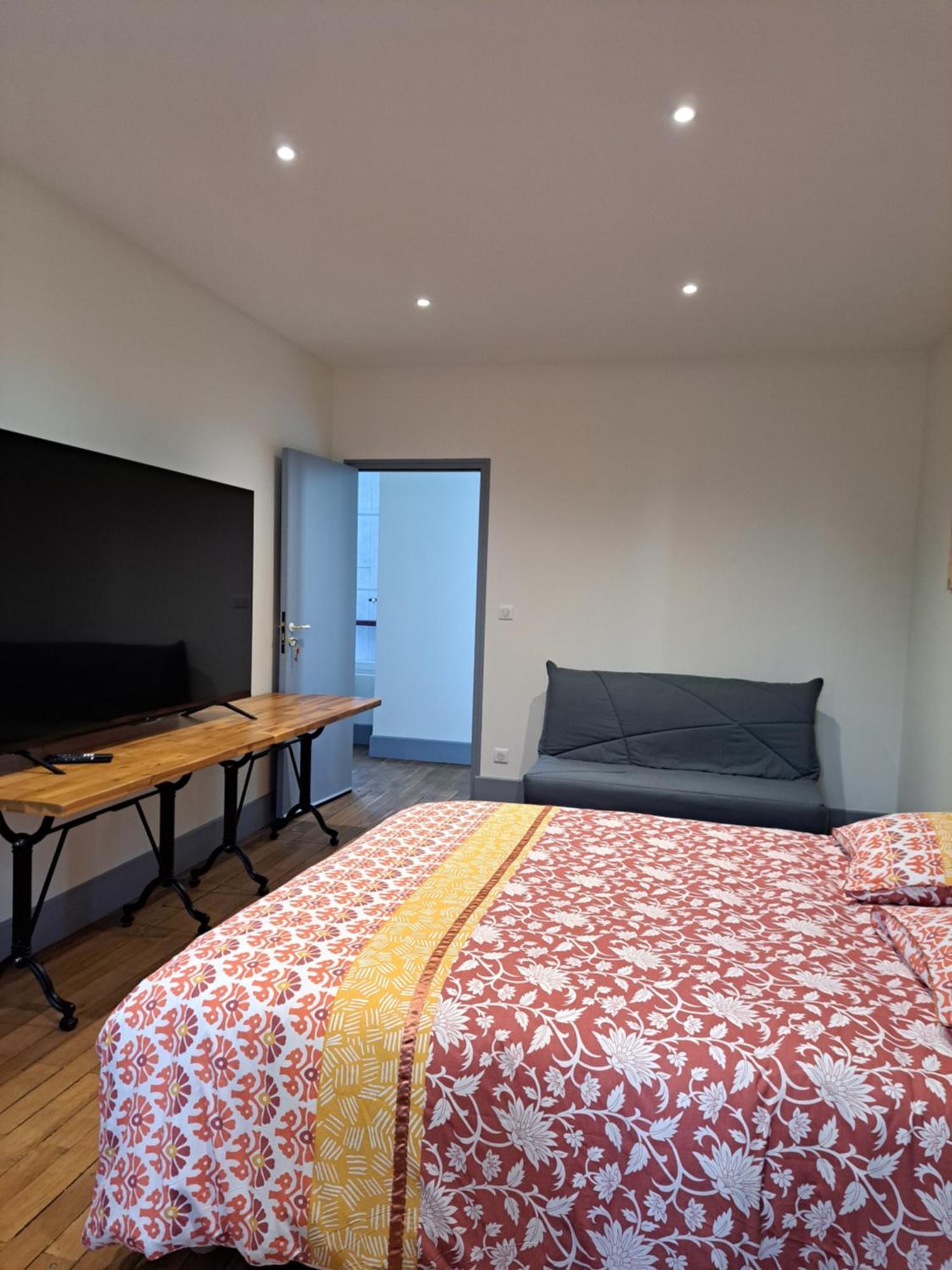Au P'Tit Gueul'Ton Bed & Breakfast Les Aix-d'Angillon Екстериор снимка