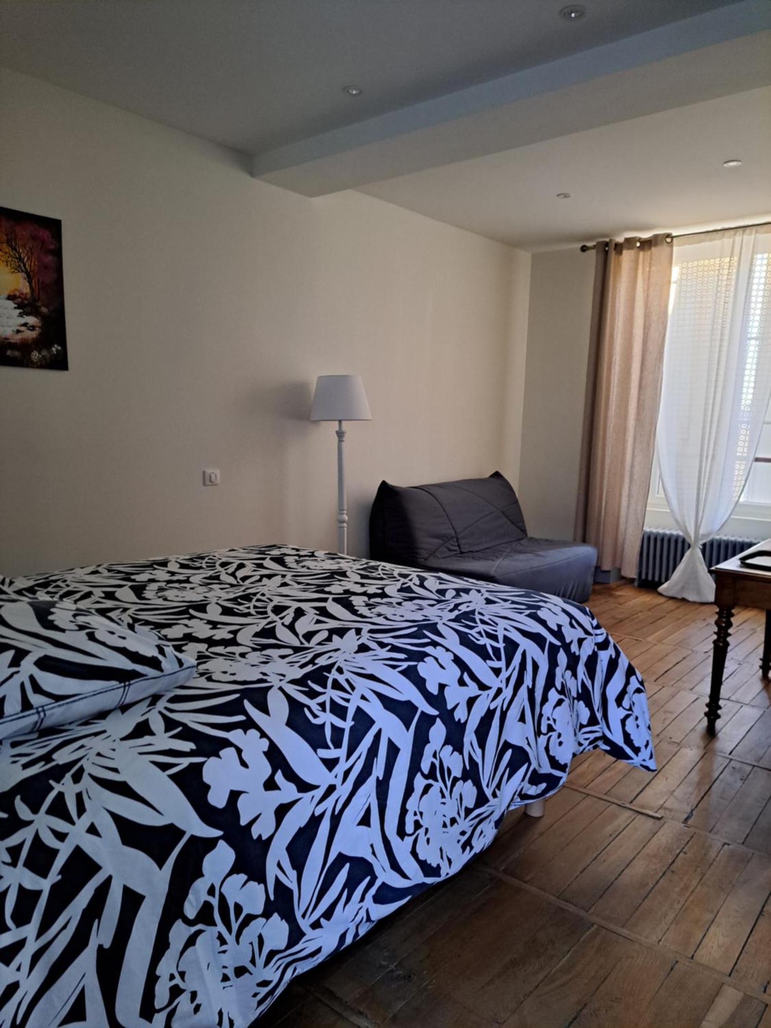 Au P'Tit Gueul'Ton Bed & Breakfast Les Aix-d'Angillon Екстериор снимка